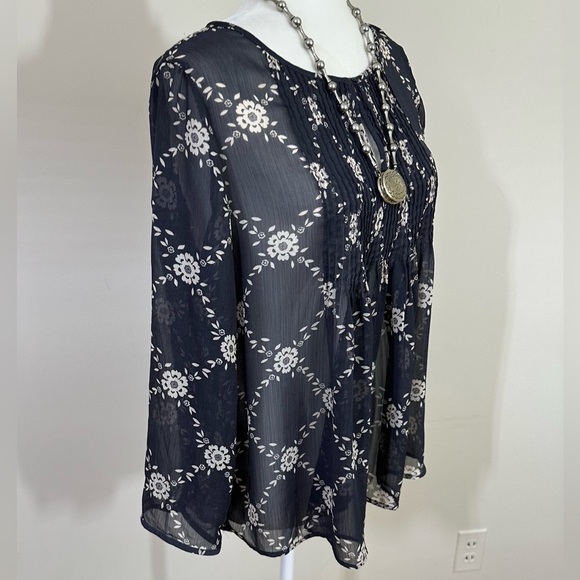 Old Navy sz med tunic style top in gray and off white sheer semi dressy - Picture 8 of 12